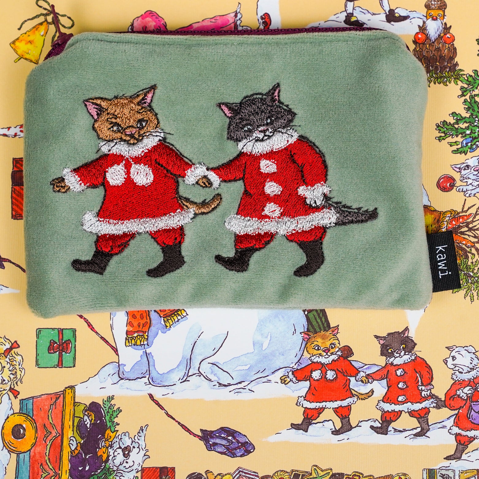 Pre-Order | Velvet Pouch : Cat Friends