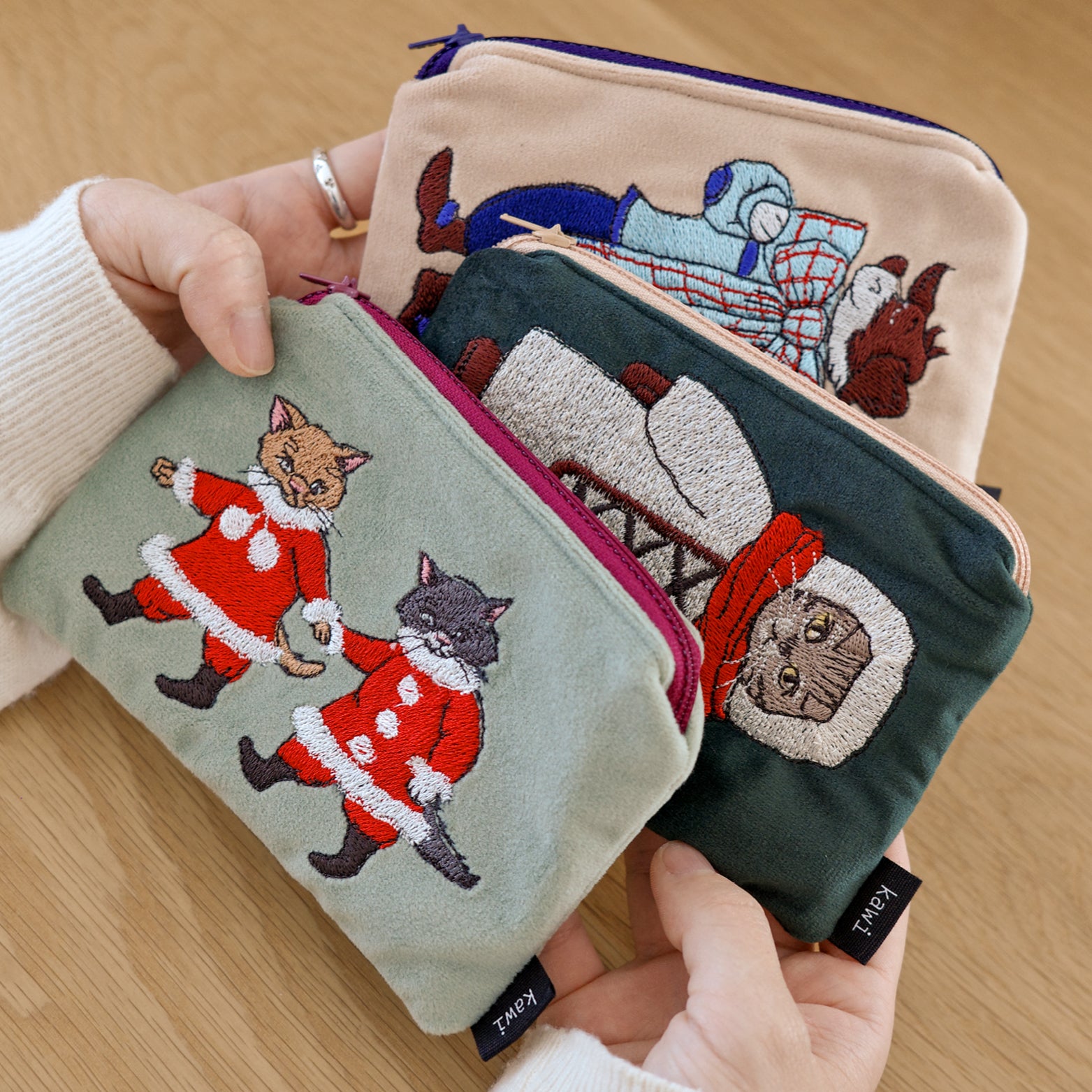 Pre-Order | Velvet Pouch : Cat Friends