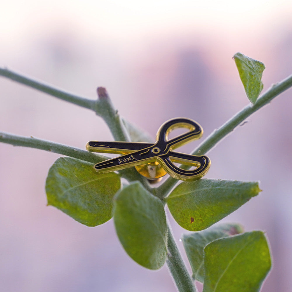 Black scissors pin by kawi