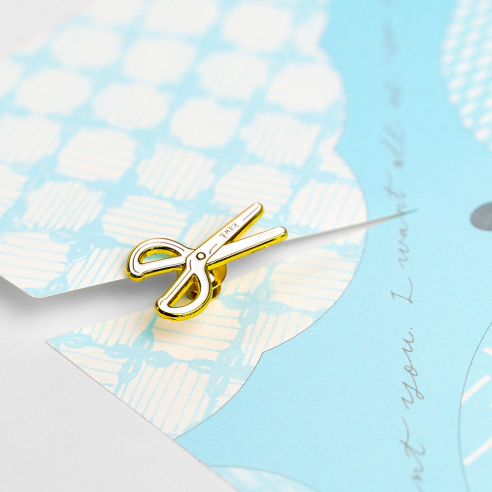 White scissors pin by kawi